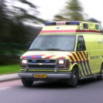 Ambulance met spoed naar A1 Groteweid in Andijk
