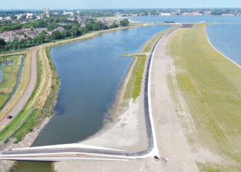 Derde brug en fiets- en wandelpad tussen stadsstrand en Hulk geopend