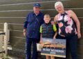 Thijs (9) verwelkomd als 50.000e bezoeker dit jaar van Museumstoomtram