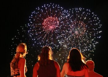 Vanavond spectaculaire vuurwerkshow bij kermis Hoorn; andere positie pontons