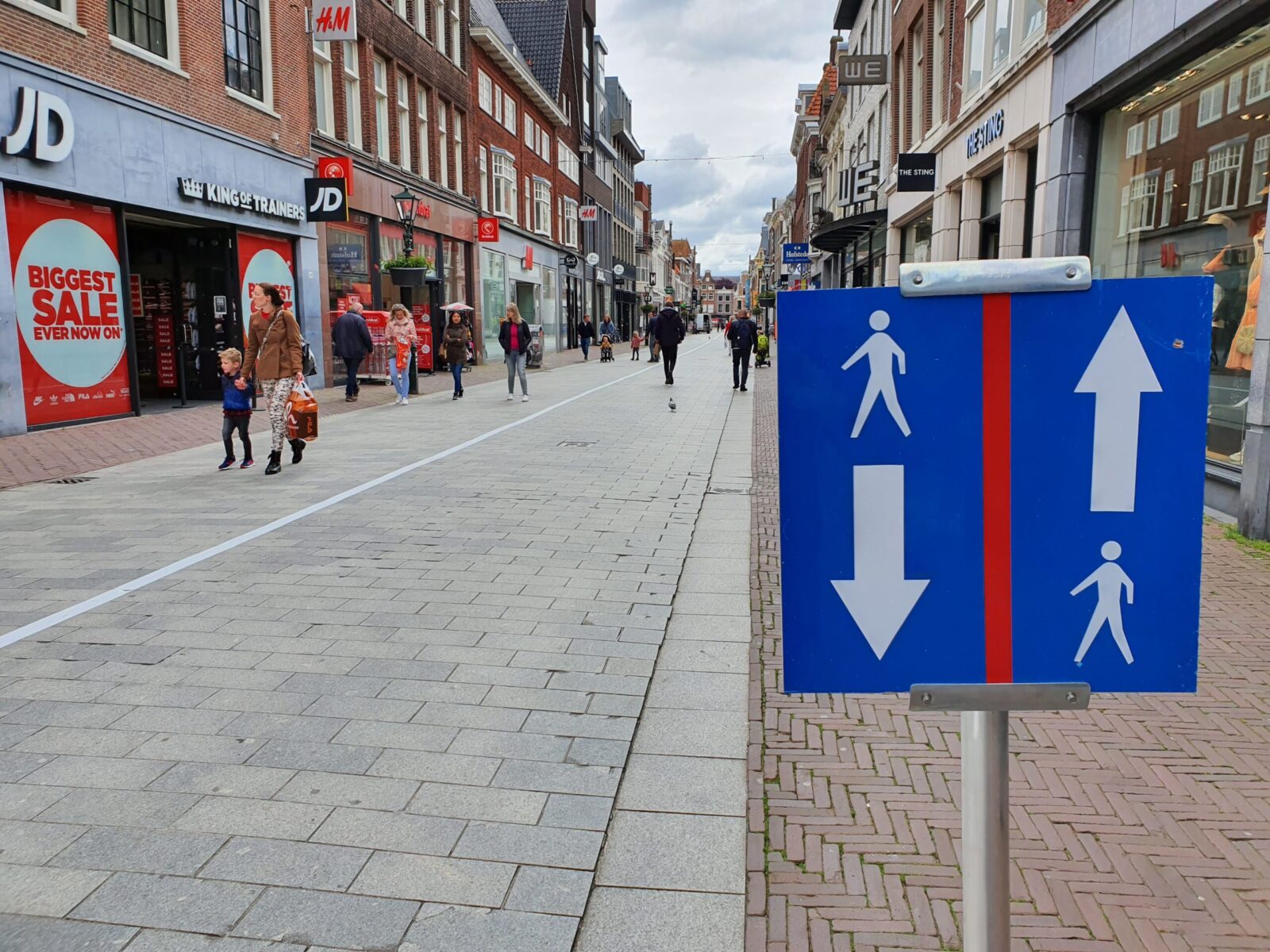 Meer toezicht op naleving coronamaatregelen in drukke winkelgebieden