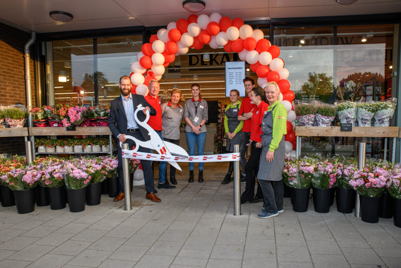 Eerste overgenomen Deen als Dekamarkt geopend in Waarland