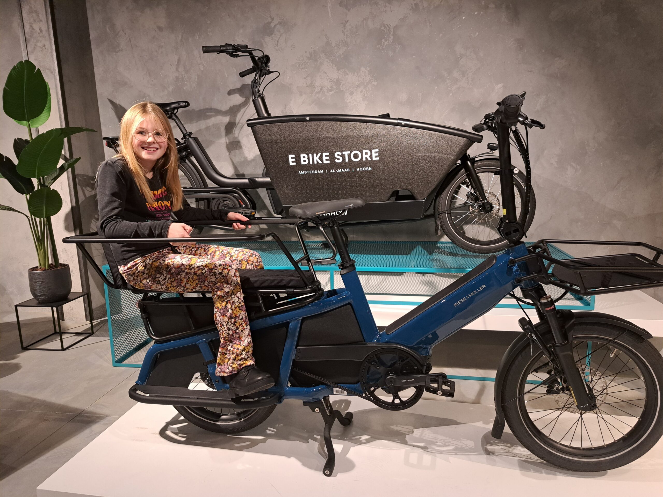 E BIKE STORE Hoorn helpt Veda op haar verjaardag weer op weg; anonieme weldoener vult crowdfunding aan tot streefbedrag