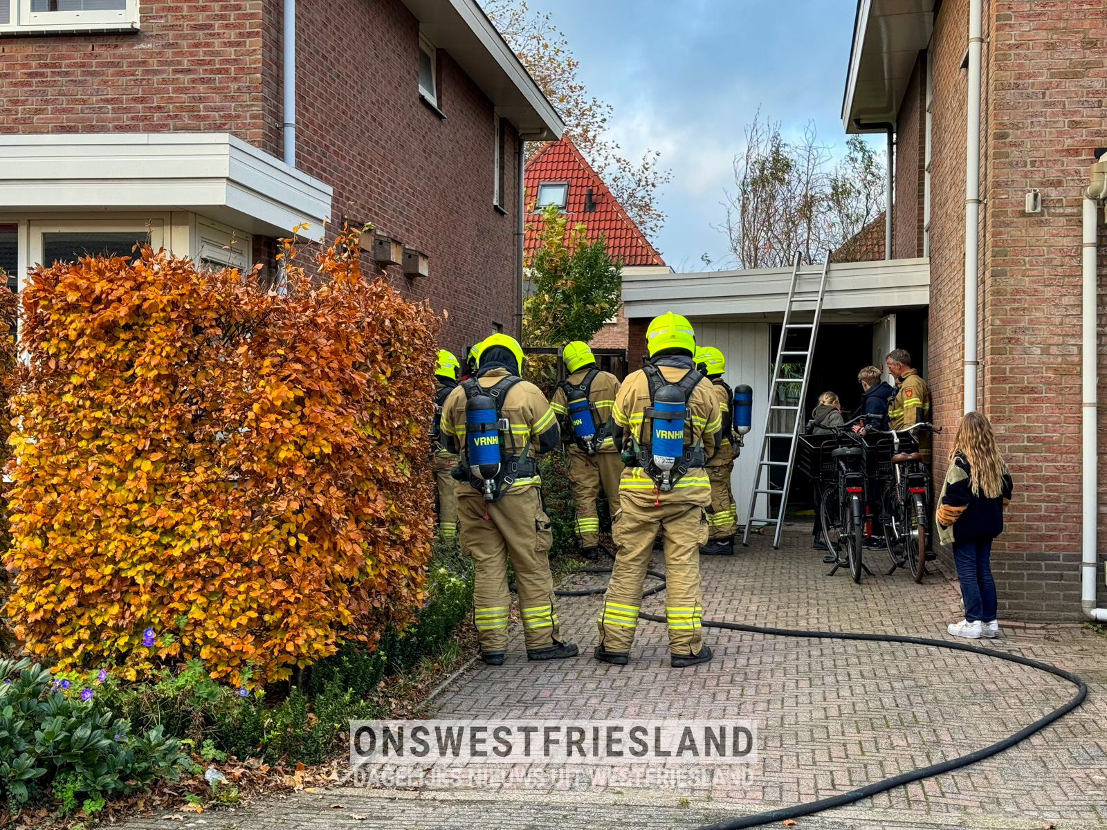 Brandje bij de garage van woning aan De Zoutman in Oostwoud