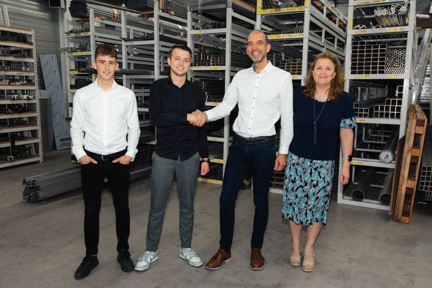Oud stagiaires Stef Koning en Joey van den Berg nemen Wessels Rolluikenfabriek over
