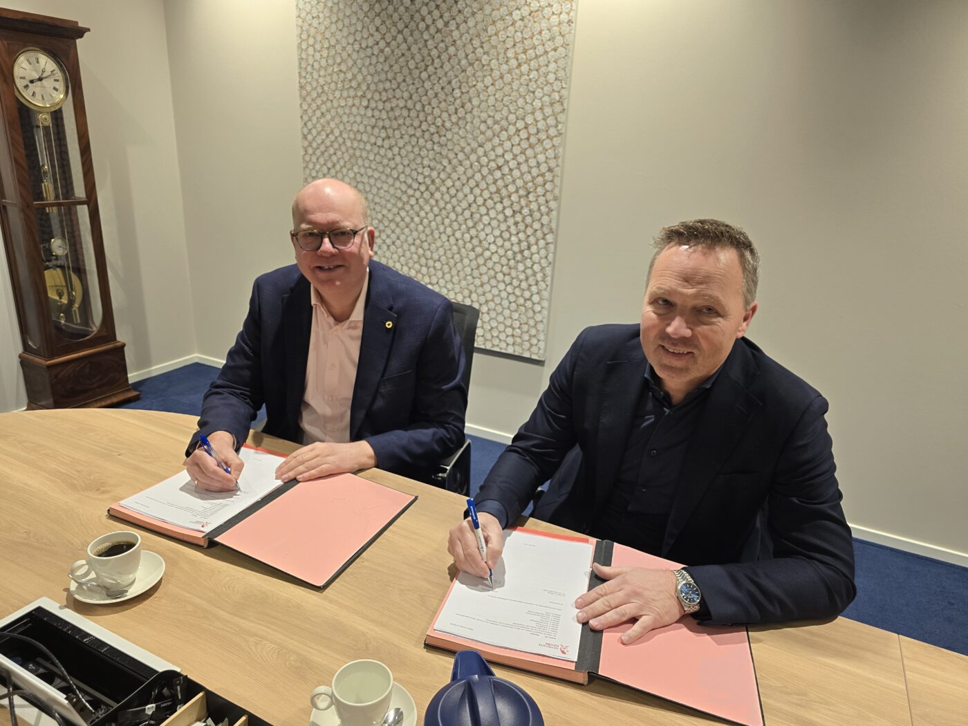 Hoorn en De Geus Bouw tekenen anterieure overeenkomst voor woonwijk op locatie De Glasbak in Zwaag