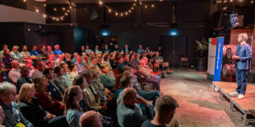 Wouter de Jong traint ondernemersbrein tijdens Koppie doen! in Enkhuizen (foto’s)