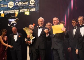 Ronico wint Rabobank West-Friesland Méér Prijs; Ondernemersfeest met oranje tintje tijdens Westfries Ondernemersgala
