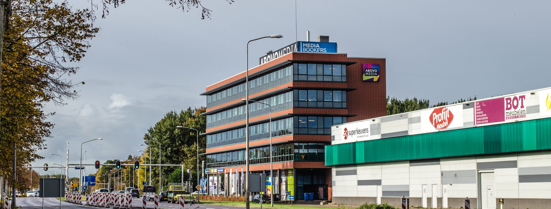 Abovo Maxlead helpt AZ met verwelkomen fans in stadion; Nieuw snackmerk en museum Hermitage ook nieuwe klanten