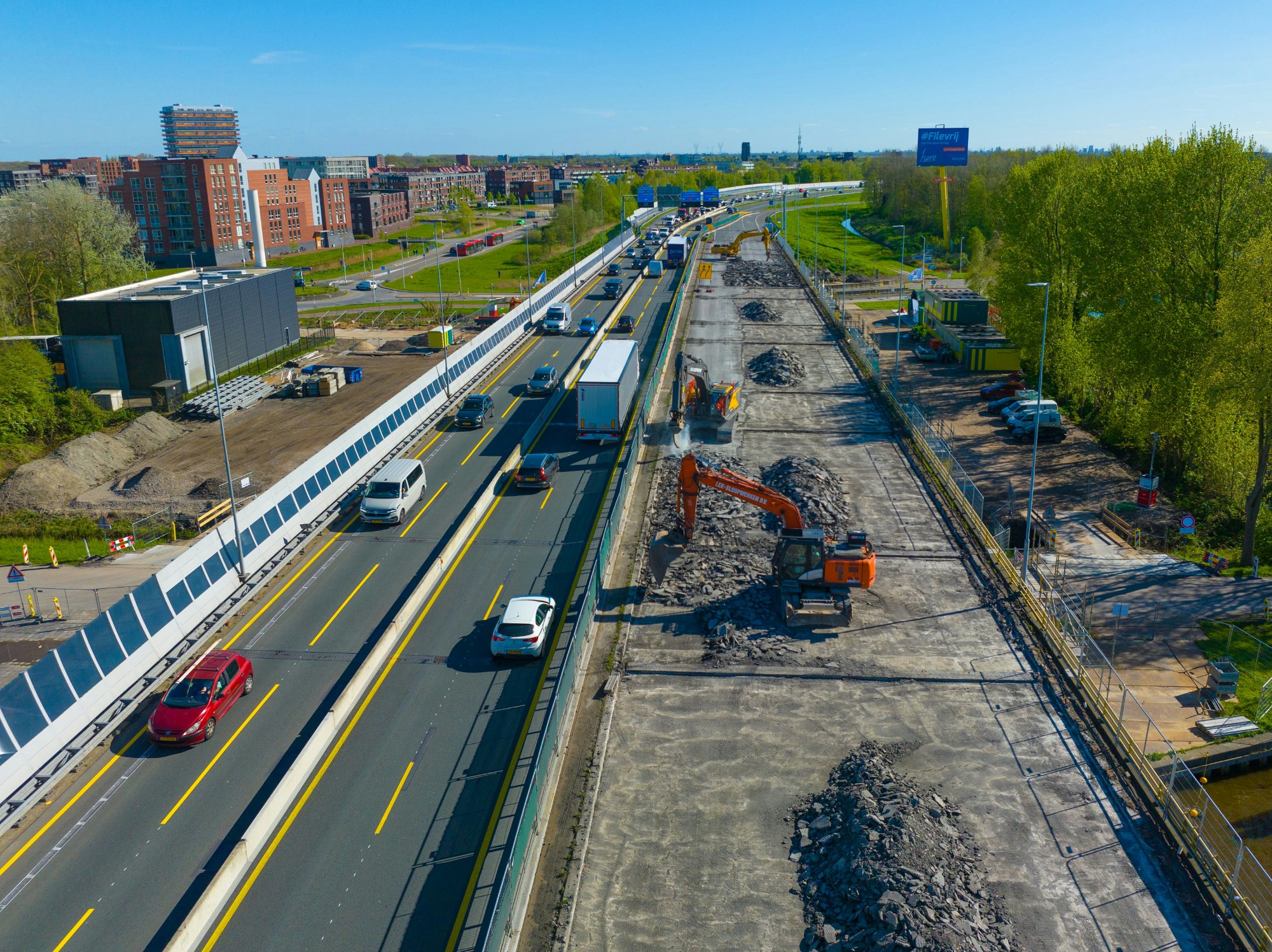 Rijstrook minder op A7 bij Purmerend door vrachtwagens die verbod negeren