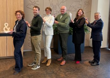 Rabobank verlengt samenwerking met vijf Uitdagingen; ‘Samen onze kleurrijke samenwerking laten bloeien’ Rabobank verlengt samenwerking met vijf Uitdagingen; ‘Samen onze kleurrijke samenwerking laten bloeien’